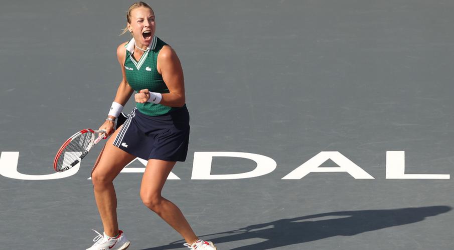 Kontaveit Breeze Past Krejcikova To Start WTA Finals