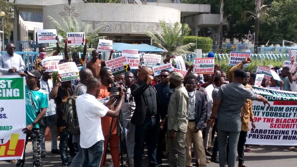 Cash Scarcity: Protesters Take Over Lagos-Abeokuta Expresswa