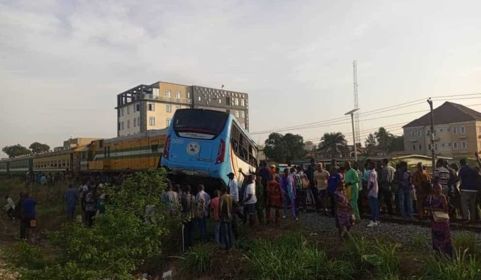 VIDEO: Train Collides With BRT Bus In Lagos, Many Feared Dea