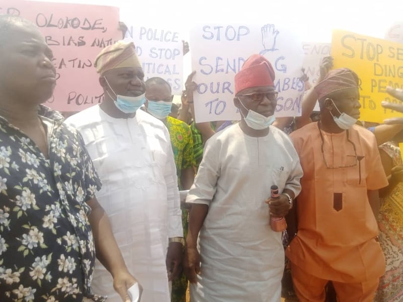 Aregbesola APC Faction Leads Protest To Osun Police Command