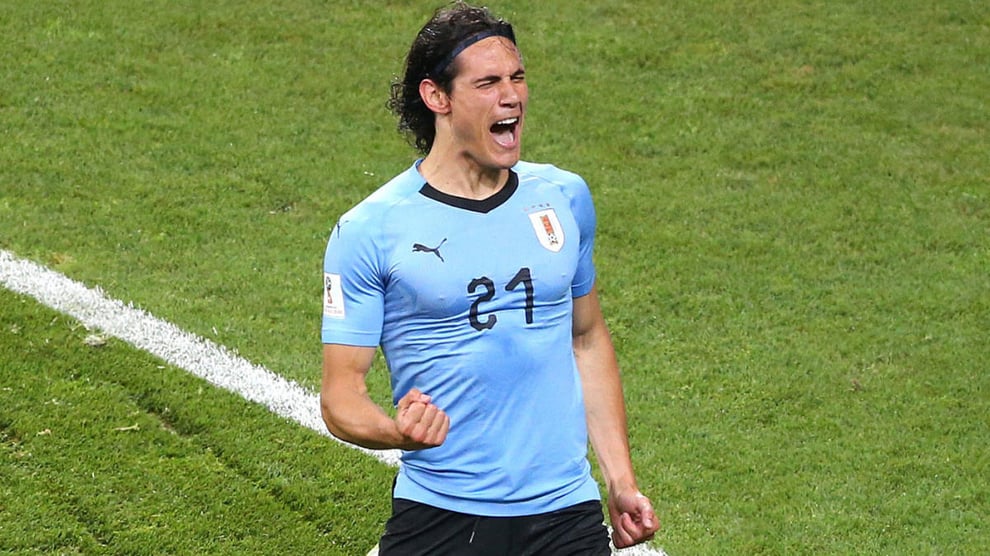 Former Manchester United Striker Cavani Joins Valencia