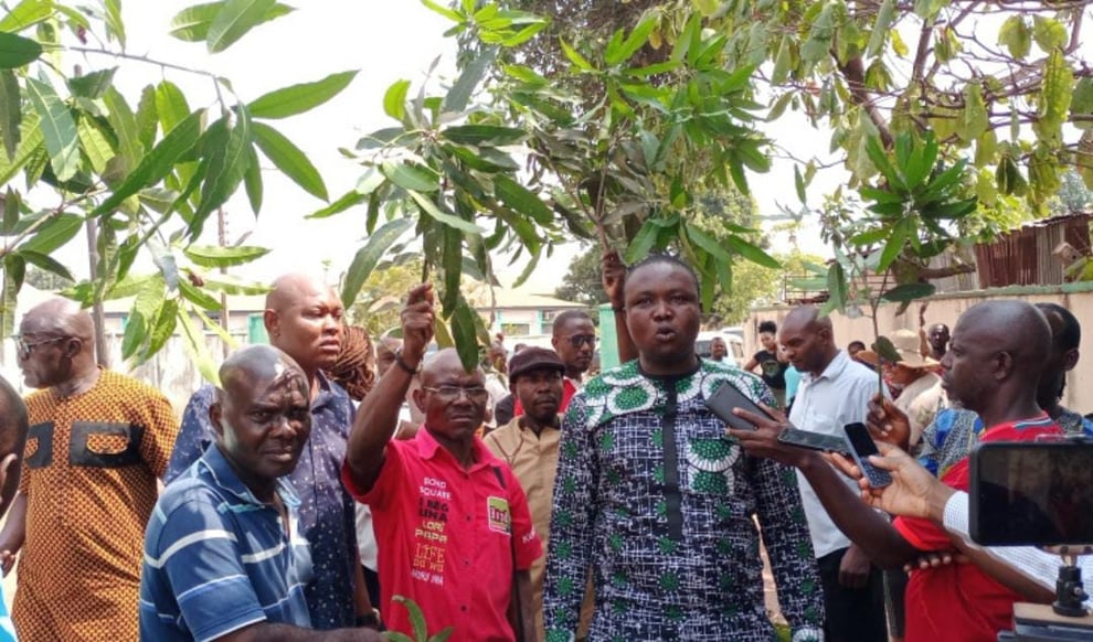 Enugu: Radio Nigeria Workers Shut Down Station Over Poor Man