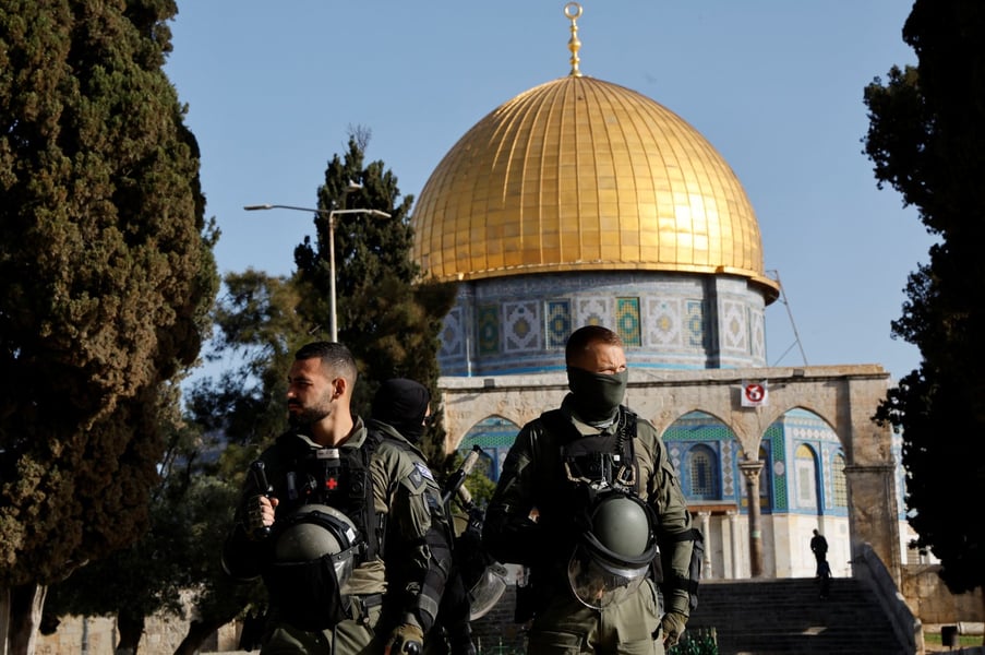 Israel Police Attacks Muslim Worshippers In Palestine Al-Aqs