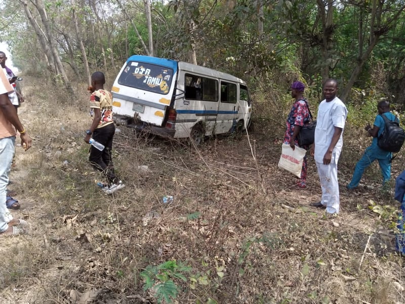 Miracle As 15 Passengers Escape Unhurt In Osun Lone Accident