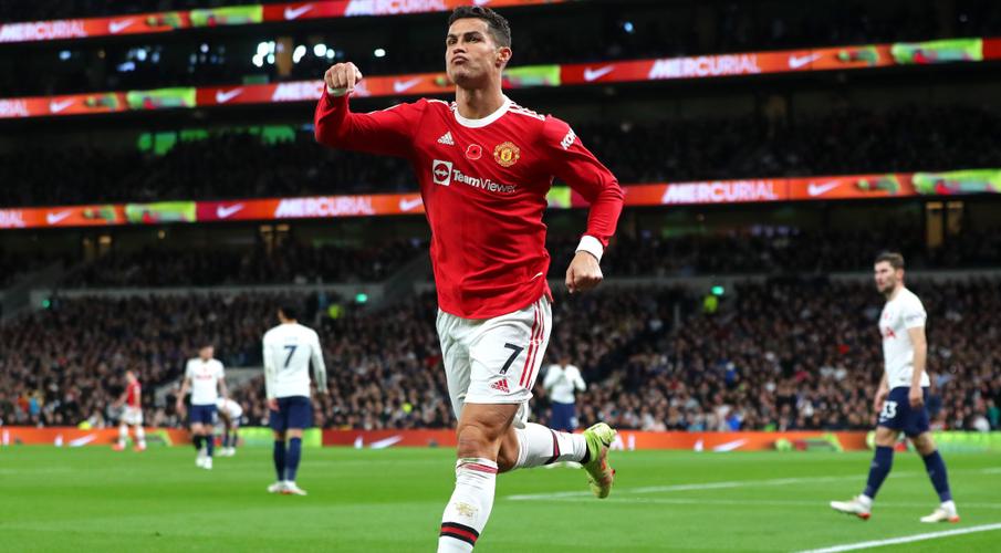 EPL: Ronaldo, Cavani, Rashford Save Man Utd, Solskjaer From 