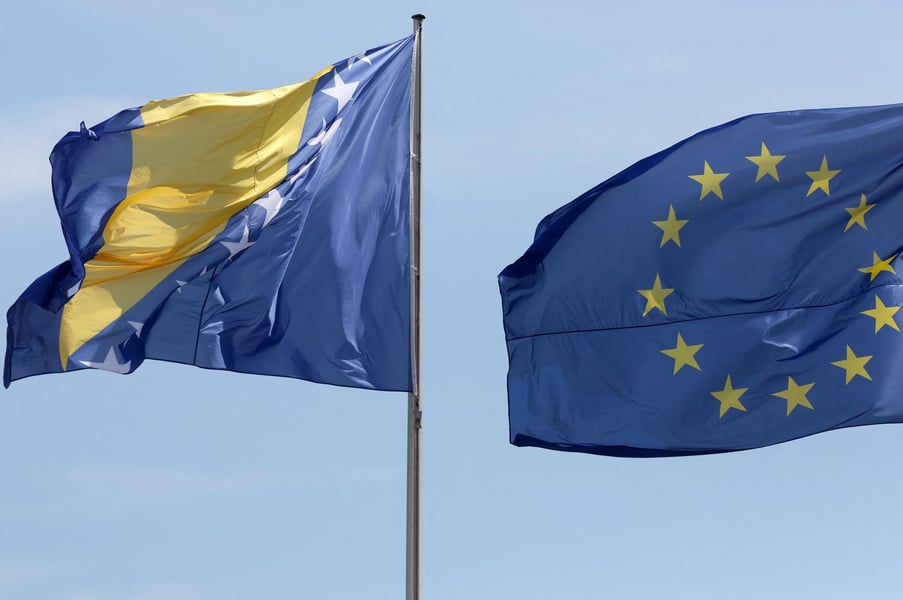 EU Agrees To Grant Bosnia Candidate Status