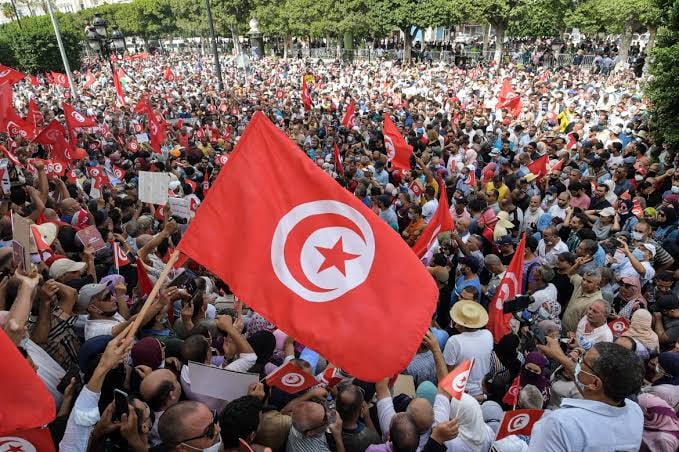Tunisians Defy Social Gathering Ban, Protest Against Country