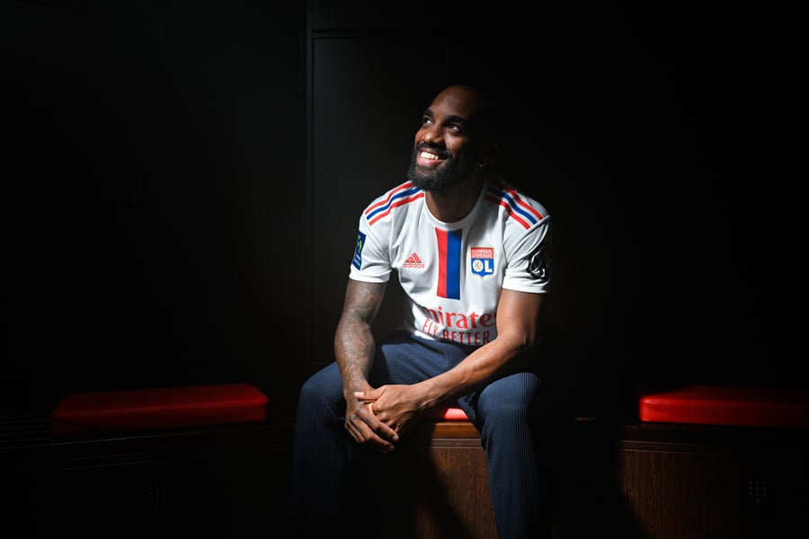 Lyon Resigns Lacazette From Arsenal On Free Transfer