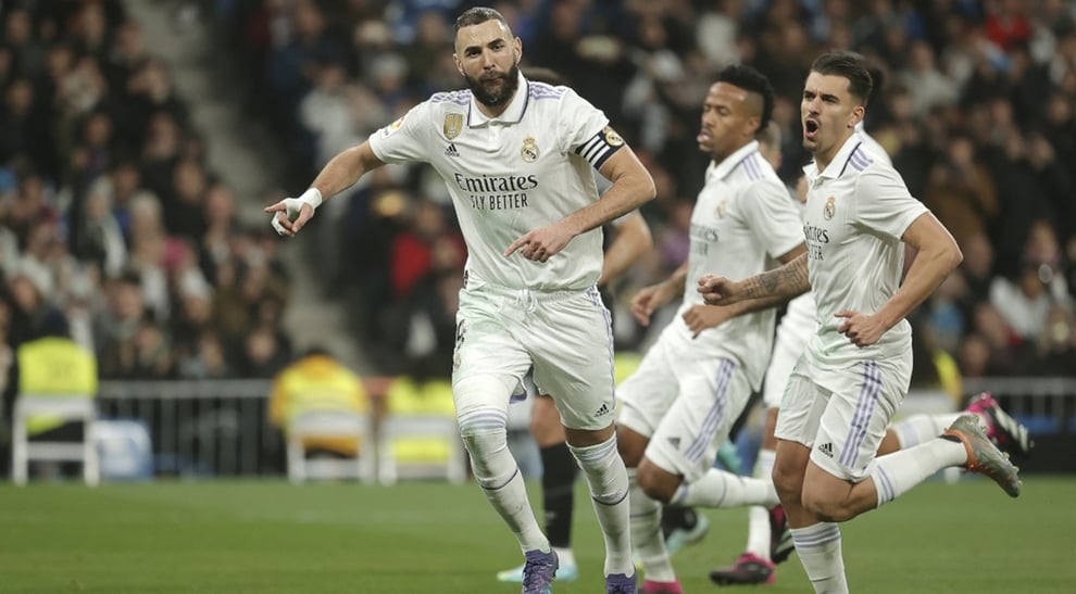 La Liga: Benzema Helps Madrid Crush Elche To Cut Barca's Lea