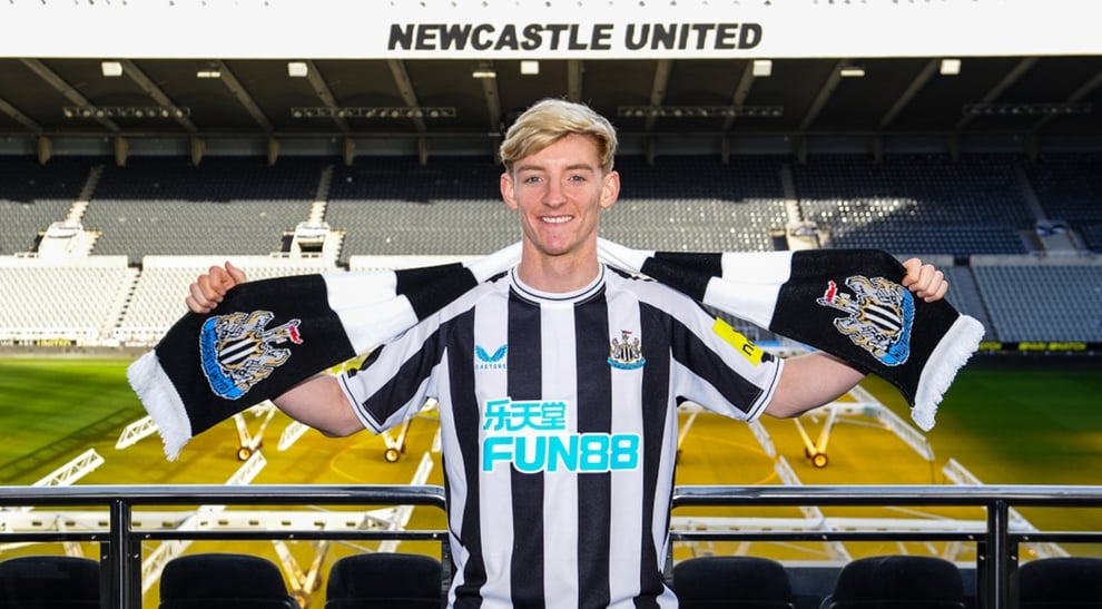 Transfer: Newcastle Sign 21-Year-Old Winger From Everton