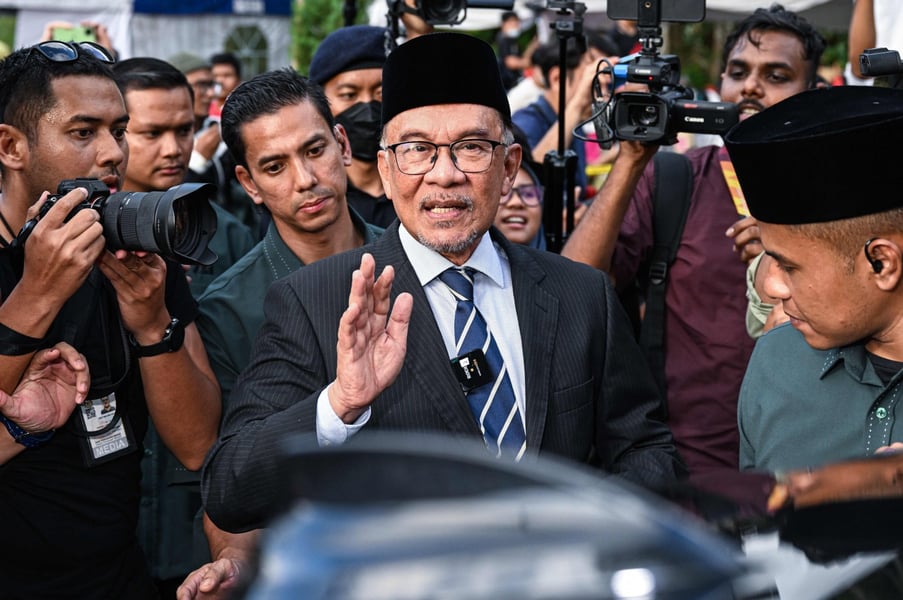Malaysia Opposition Leader Anwar Ibrahim Becomes New PM