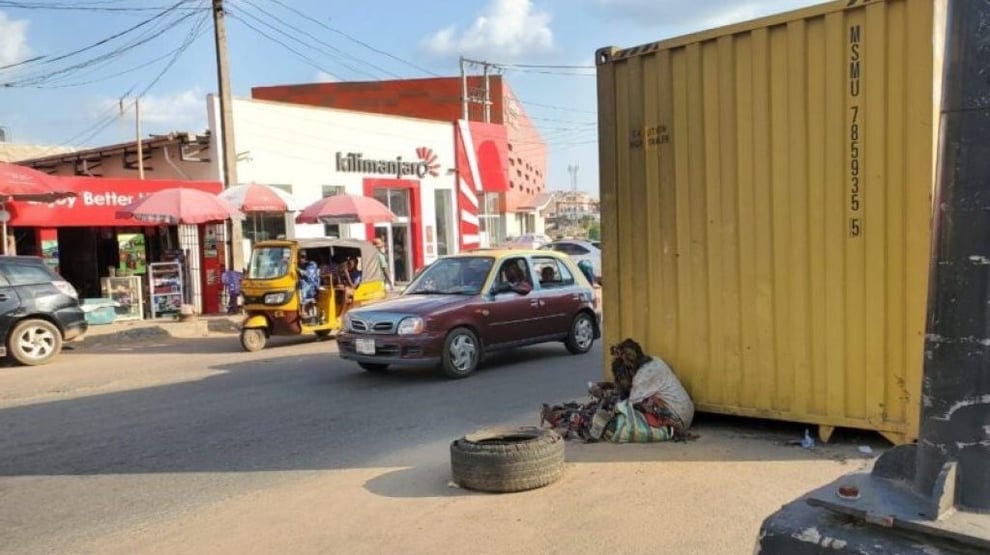 Oyo: Efforts To Evacuate Fallen Container On - OYRTMA