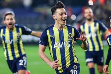 Ozil Signs For Başakşehir, Terminates Contract With Fenerb