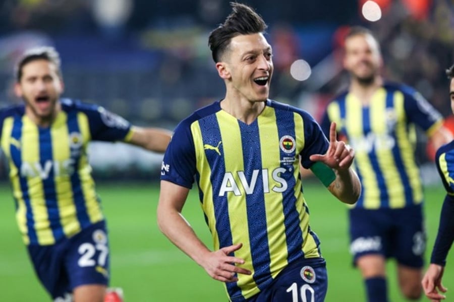 Ozil Determined To Stay At Fenerbahce Beyond Summer Despite 