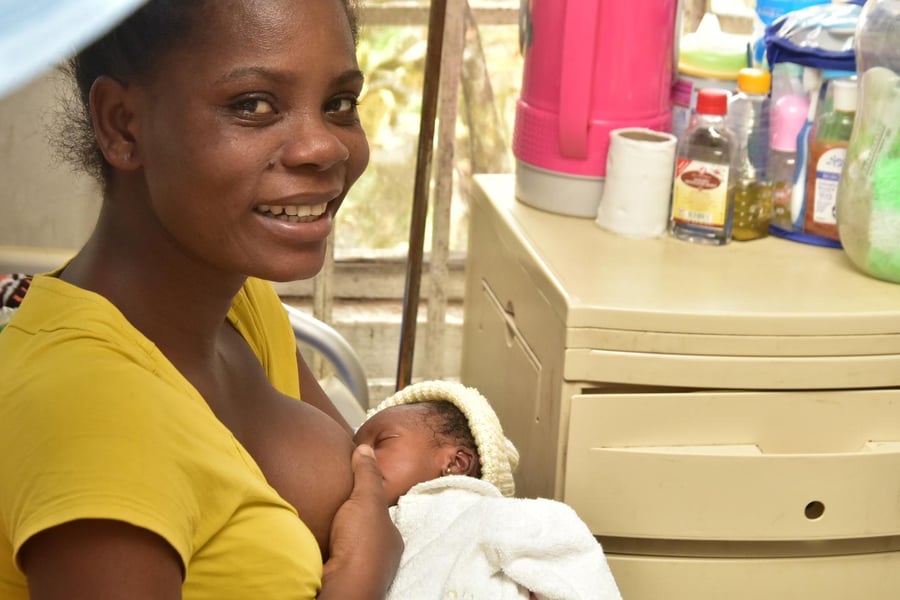 LUTH: Group Donates Baby Items To Mothers