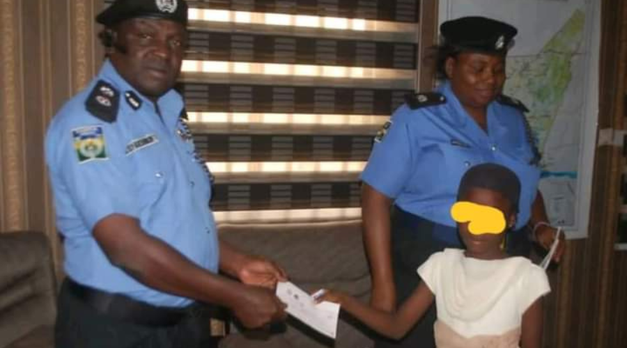 Police Present Over ₦‎18.7 Million Cheque To Families Of