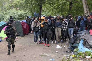 Serbia: Police Arrest Migrant Smugglers, Retrieve Firearms, 