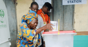 #OsunDecides2022: 92 Year Old Woman Casts Her Vote At Ola-Ol