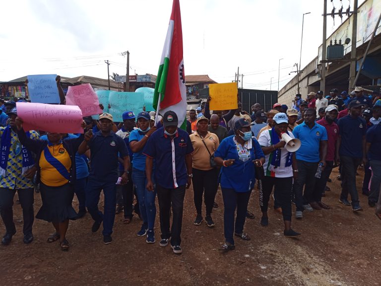 NLC Blocks Lagos-Abeokuta Expressway Over deplorable State O