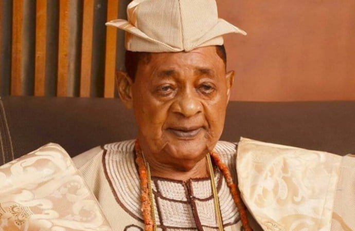 Kalu Greets Alaafin Of Oyo At 83