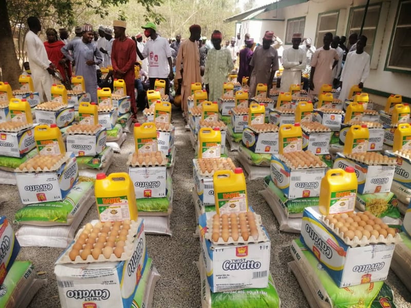 Ramadan: Governor Zulum Distributes Food, Non-Food Items