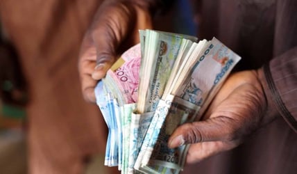 Again, Naira loses 5.3% against dollar at official market