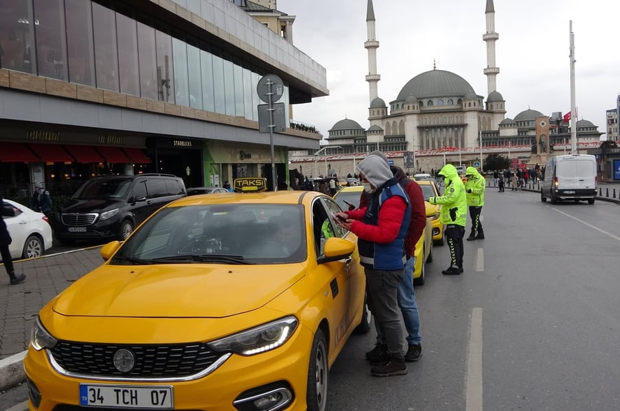 Istanbul Taxi Driver Arrested For Scamming, Beating Woman 