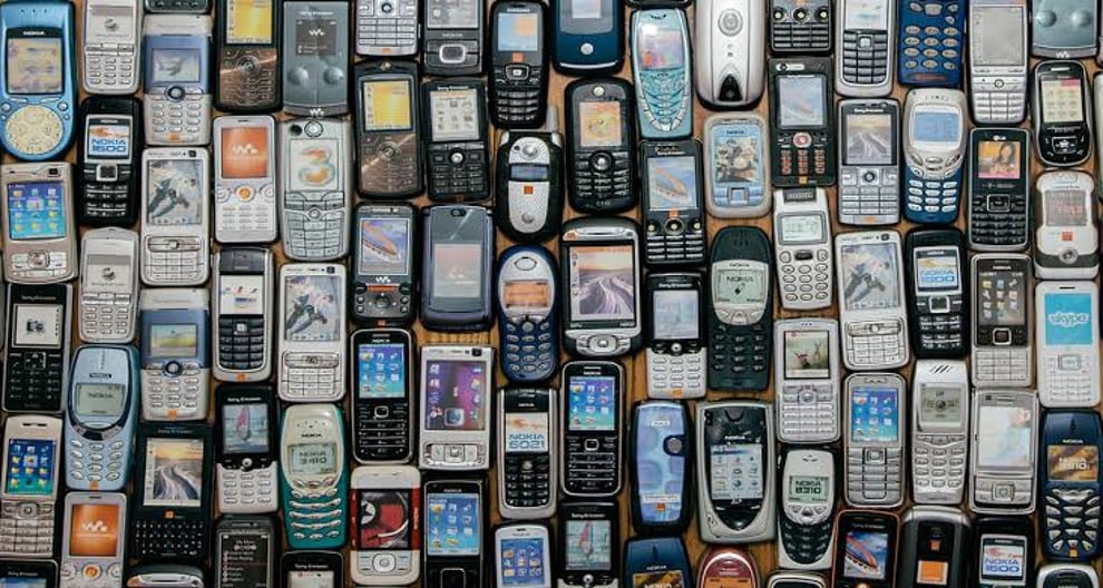 Ten Oldest Cell Phones In The World 