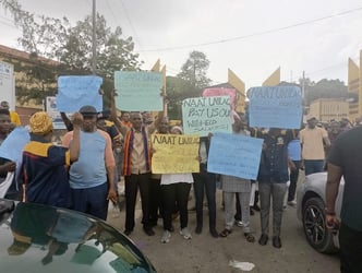 SSANU, NASU members block UNILAG gate over withheld salaries