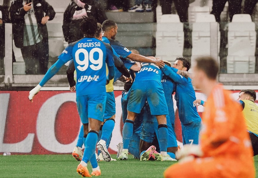 Serie A: Napoli Defeat Juventus In Stoppage Time With Title 