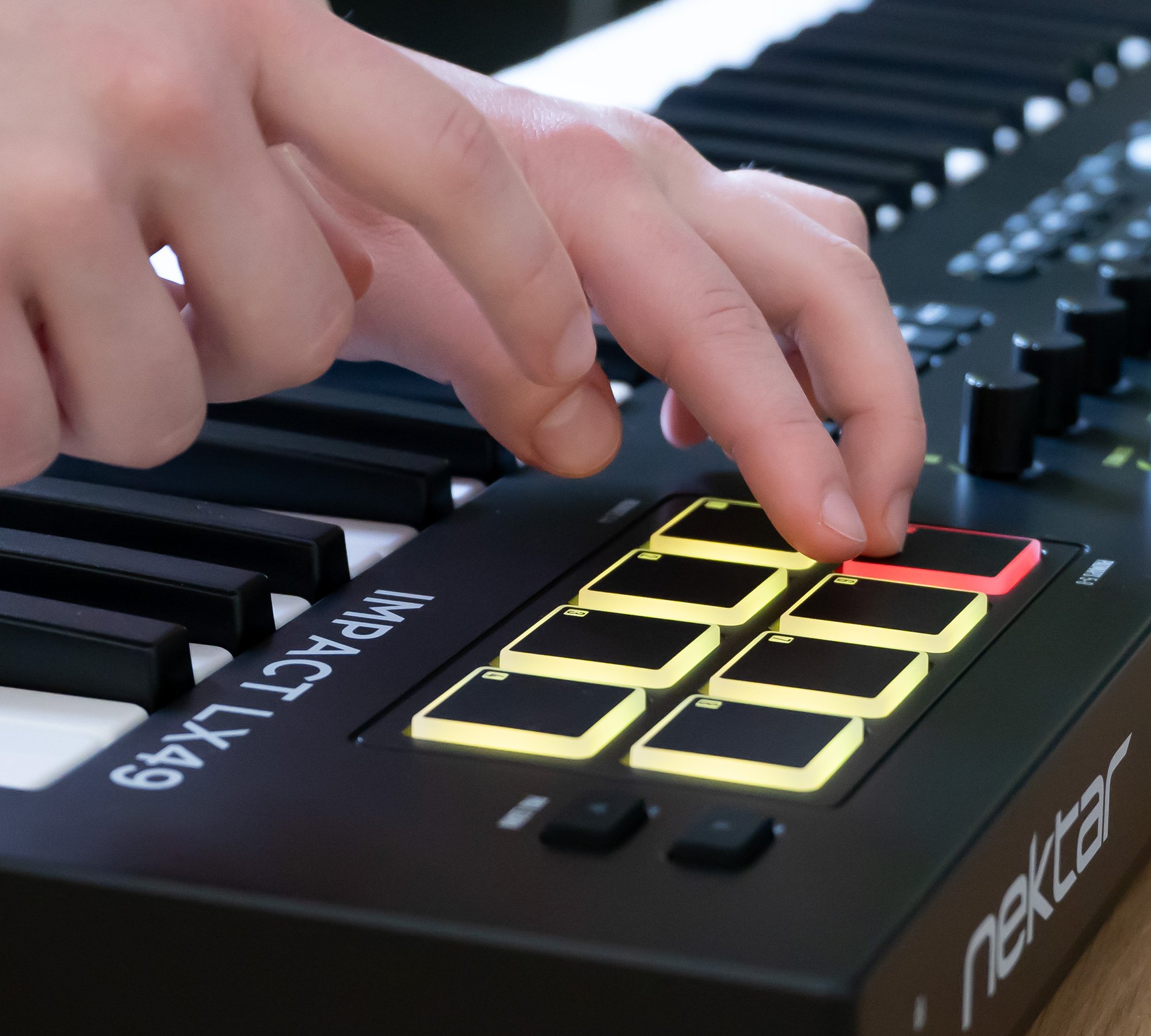 Nektar/IMPACT LX49+/MIDIキーボード Amazon.com: Nektar Impact LX49+ USB MIDI Controller Keyboard