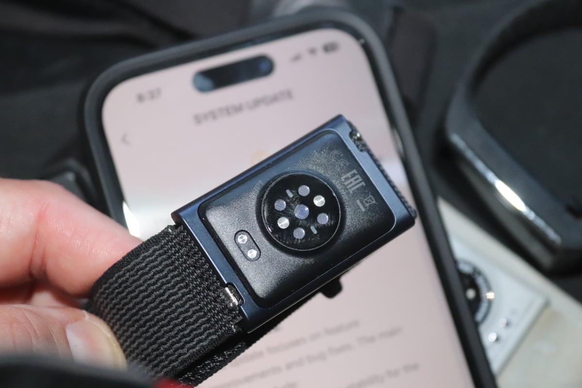 Amazfit Helio band reverse and pin conenctors Suggested: Amazfit Helio smart ring charging pin connectors and underside