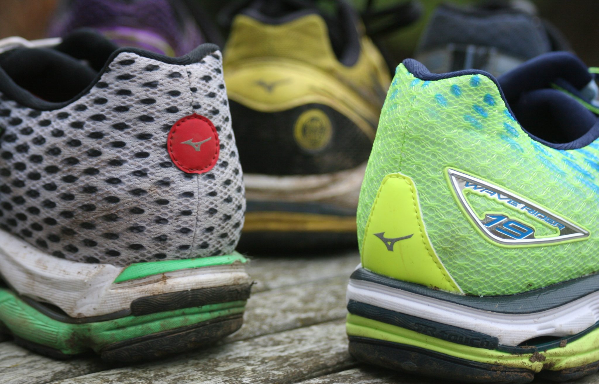 Mizuno Waverider 19 - Rear Comparison