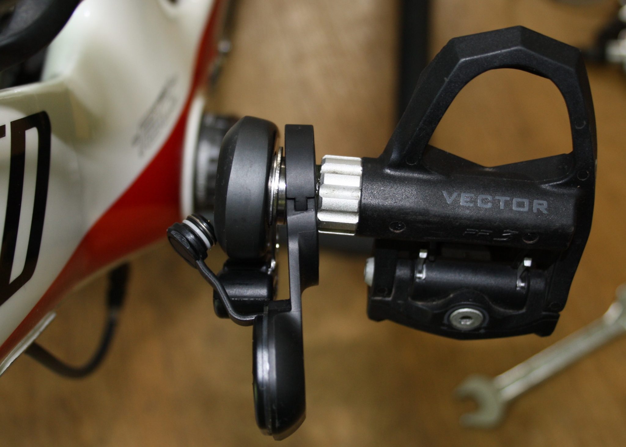 WatTeam PowerBeat Power Meter Review Comparison Garmin Vector 2