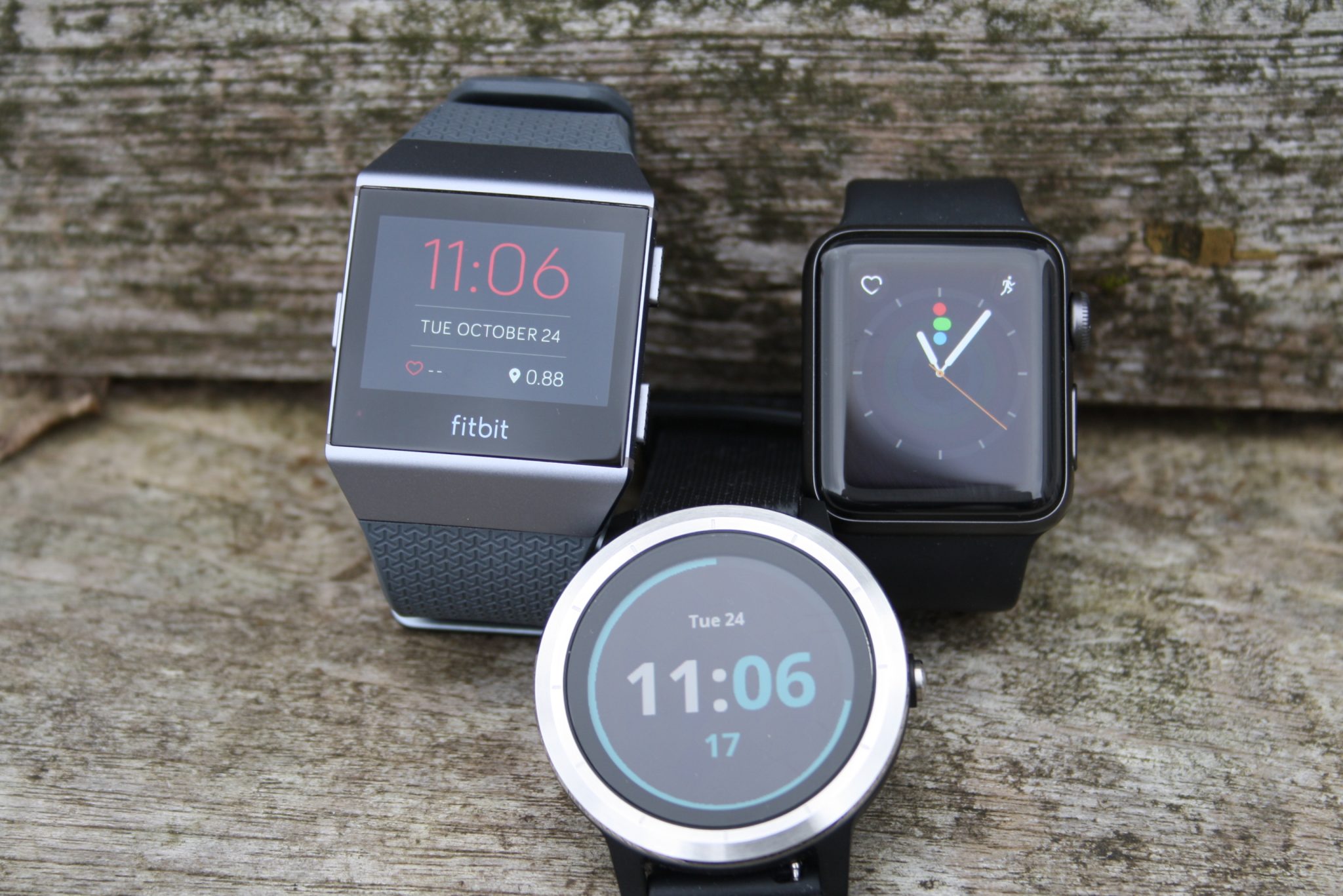 Fitbit Ionic Garmin Vivoactive 3 Apple Watch