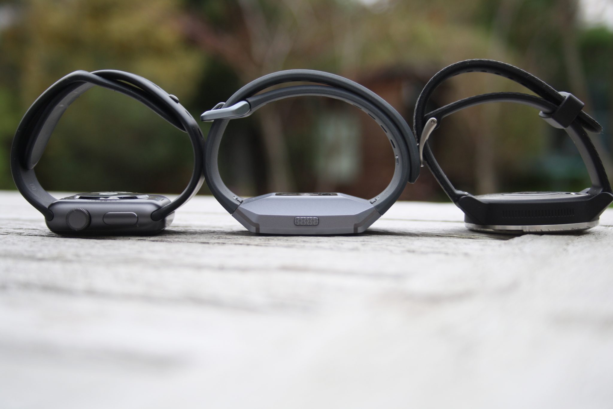 Fitbit Ionic Garmin Vivoactive 3 Apple Watch