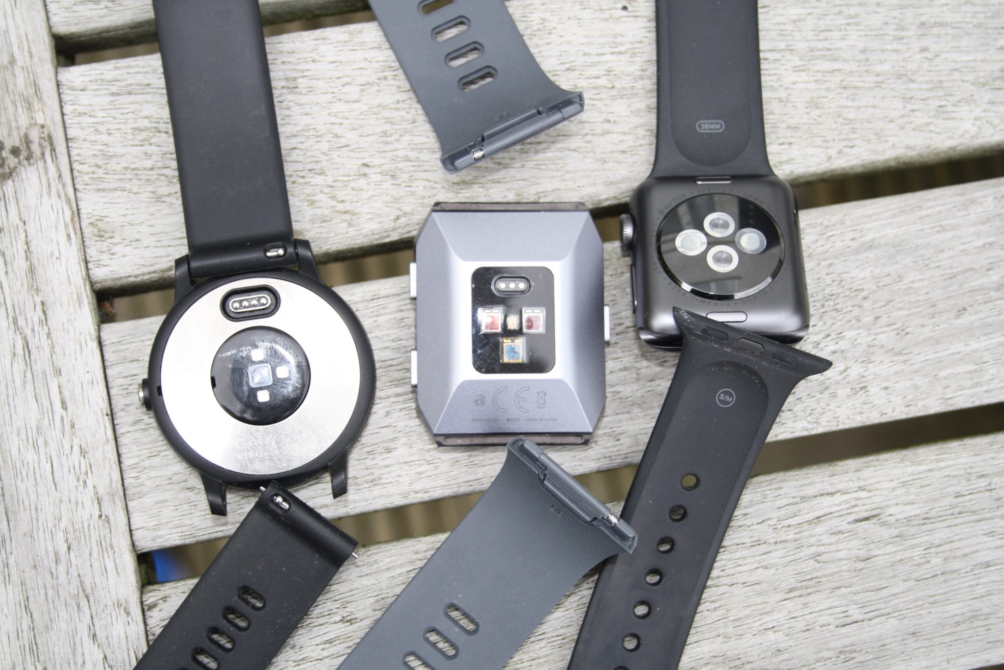Fitbit Ionic Garmin Vivoactive 3 Apple Watch