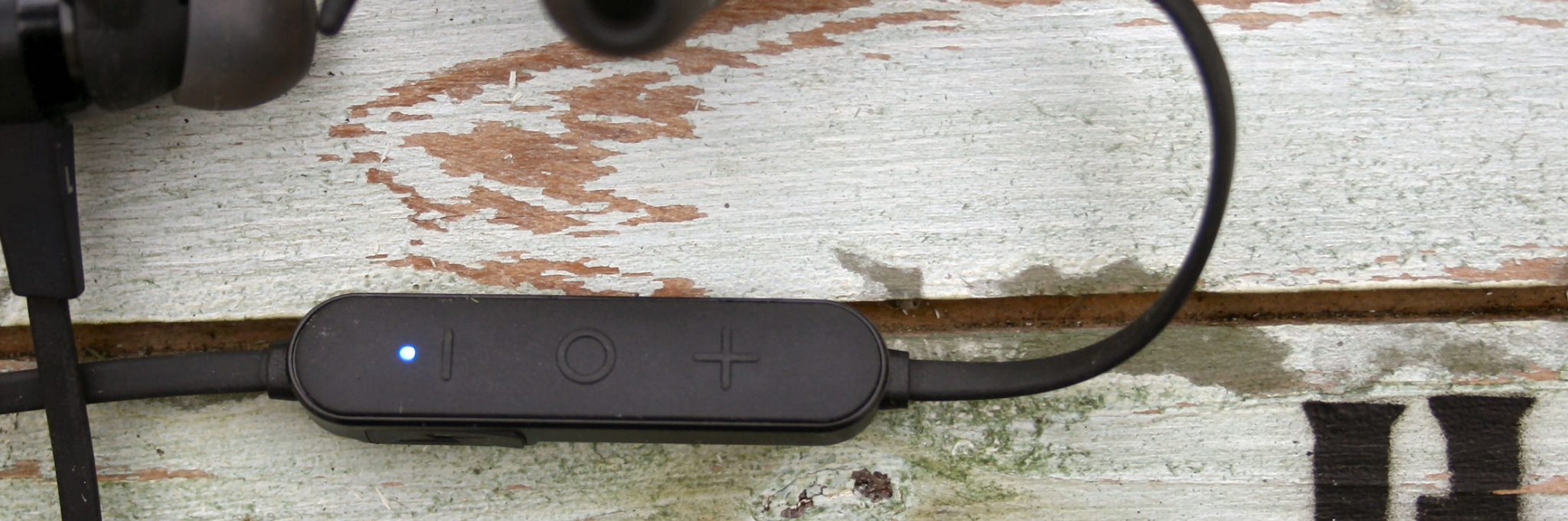 Optoma NuForce BE Live5 Review Best Headphones Earbuds Running With Music