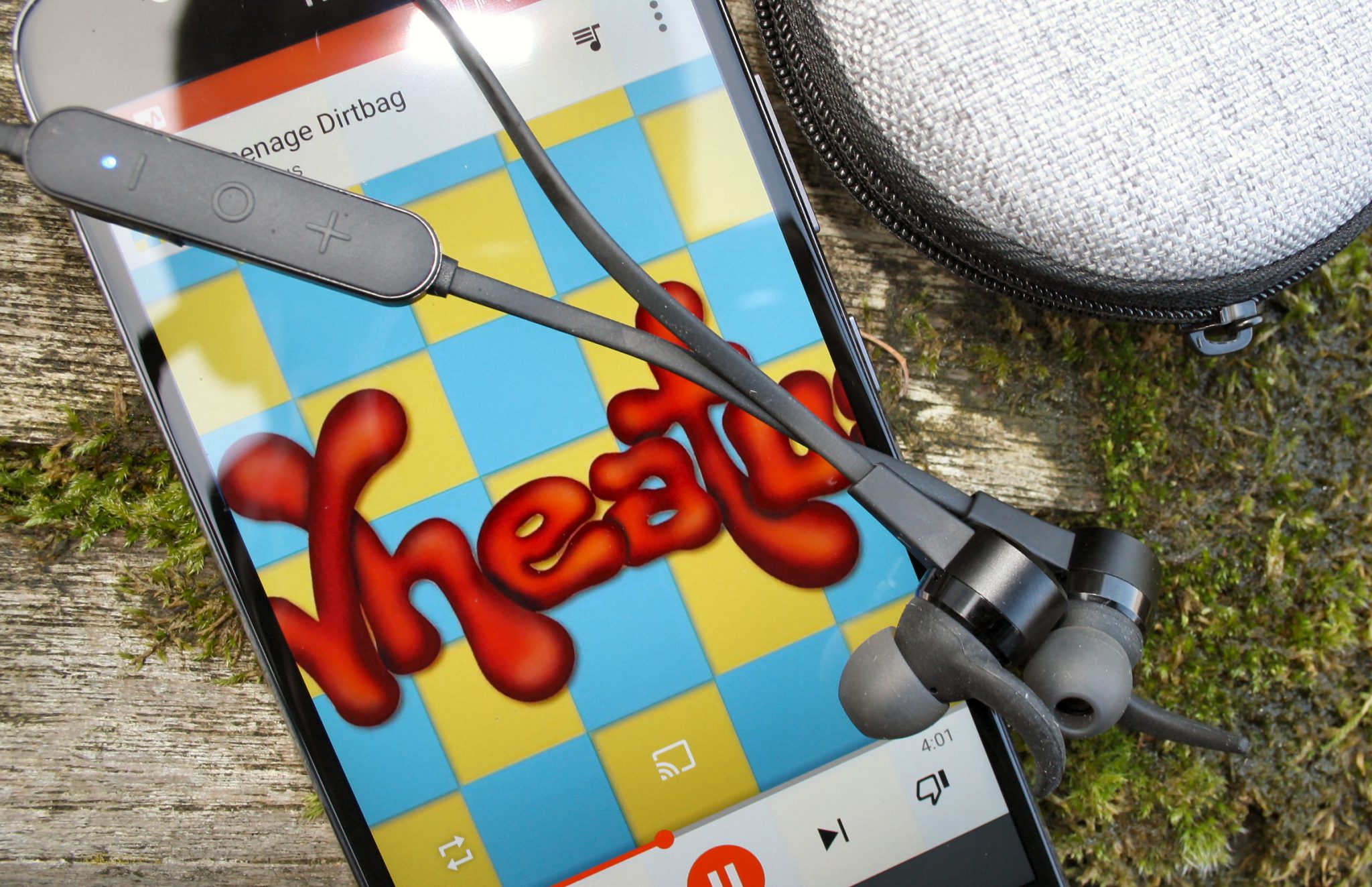 Optoma NuForce BE Live5 Review Best Headphones Earbuds Running With Music