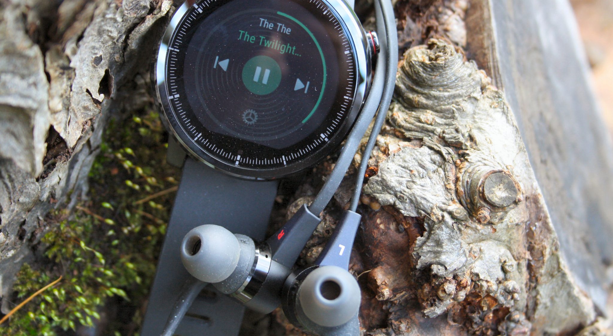 Optoma NuForce BE Live5 Review Best Headphones Earbuds Running With Music