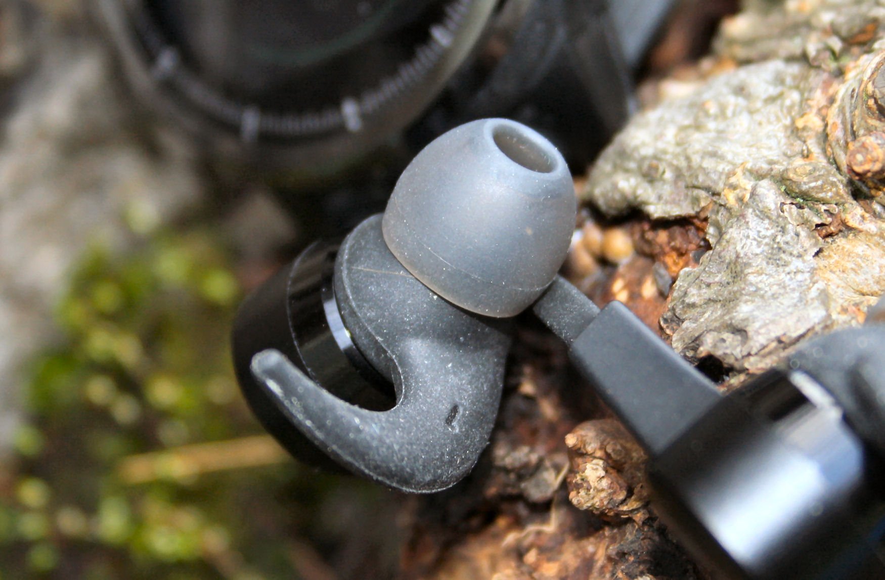 Optoma NuForce BE Live5 Review Best Headphones Earbuds Running With Music