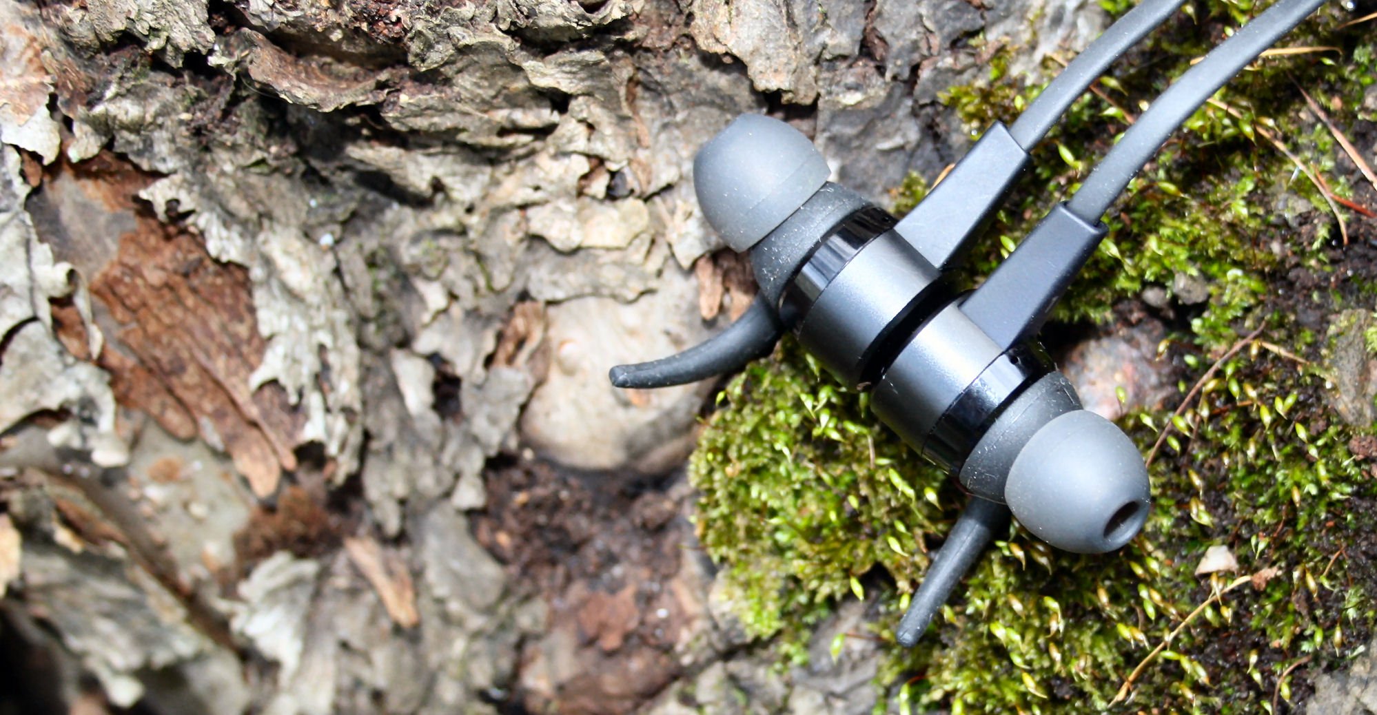 Optoma NuForce BE Live5 Review Best Headphones Earbuds Running With Music