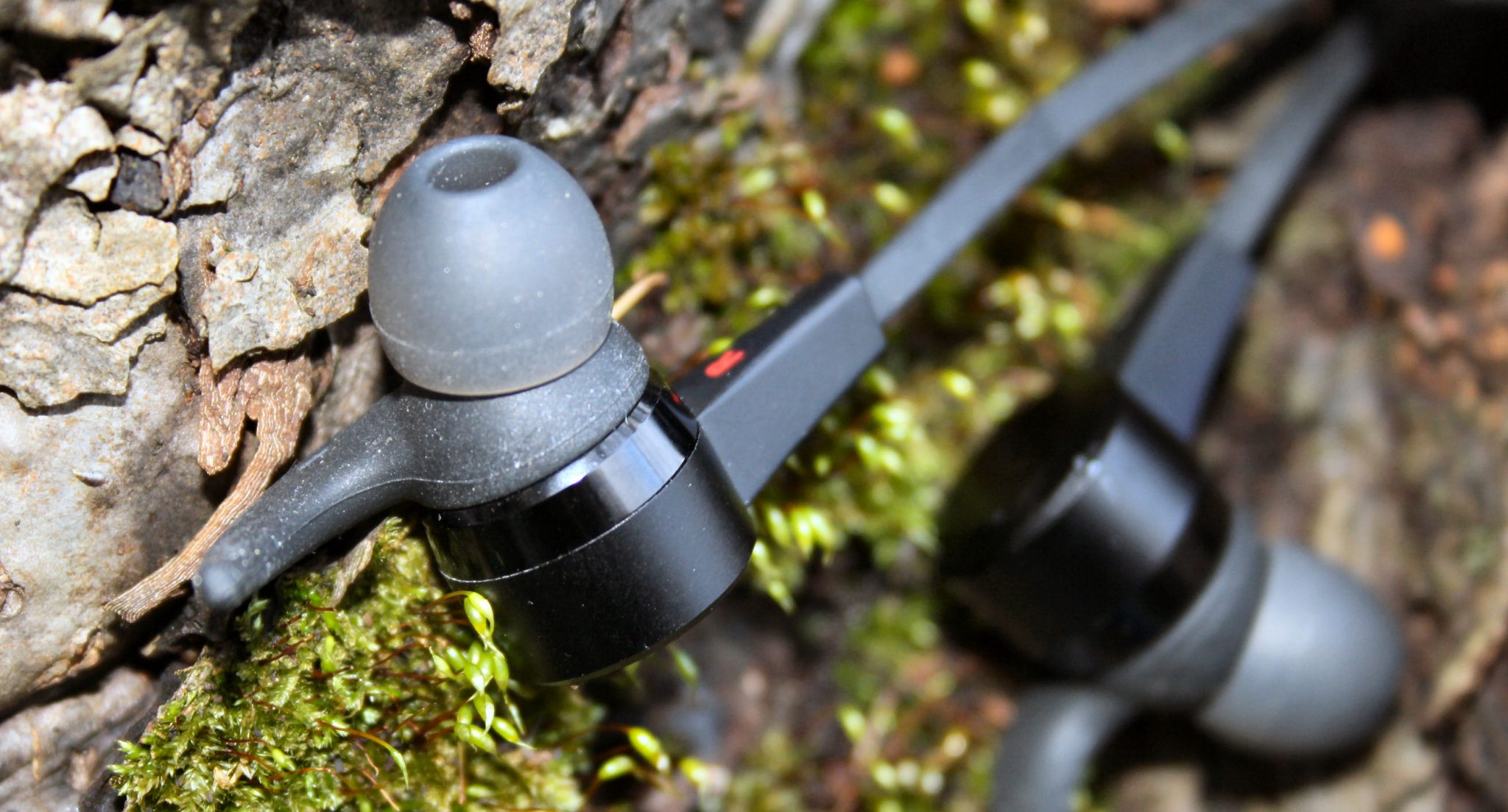 Optoma NuForce BE Live5 Review Best Headphones Earbuds Running With Music