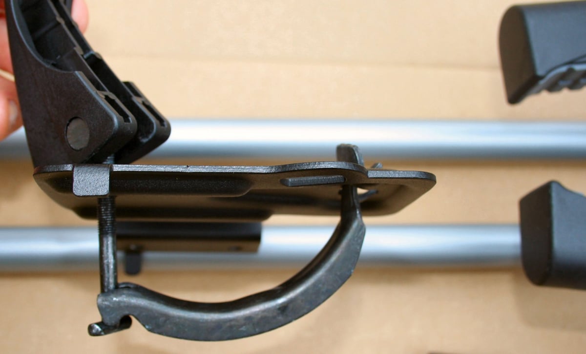 Square bar clamp assembly for Thule FreeRide 532