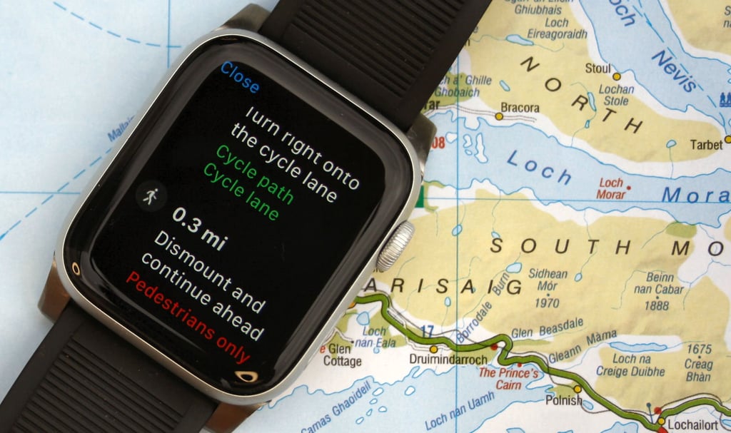 Apple Watch 6 SE 3 Compass Altimeter Barometer Routes best outdoor rugged Strap weather complication