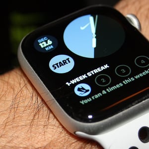 Nike Run Club NRC Apple Watch SE