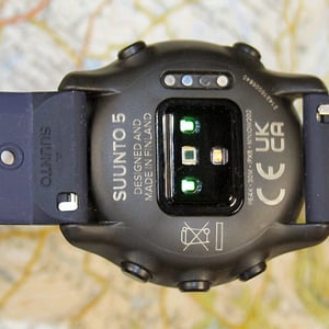 Suunto 5 Peak underside and optical hr sensor