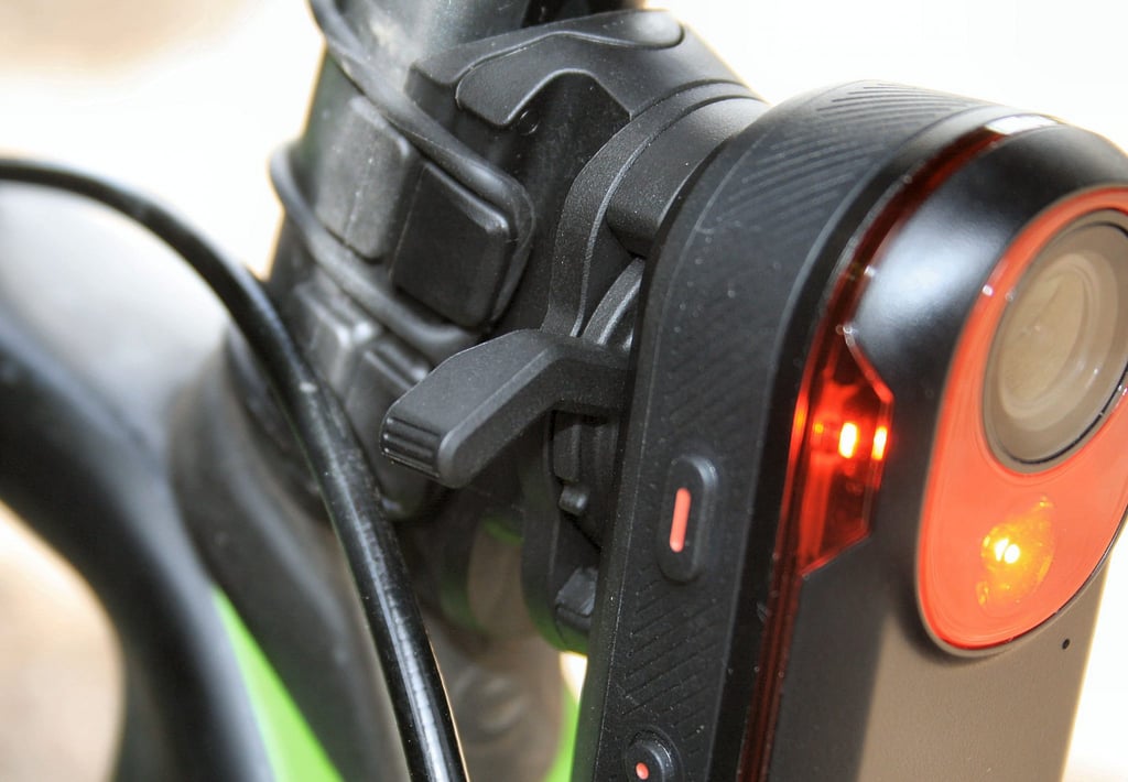 Garmin Varia RCT715 lock mechanism Review