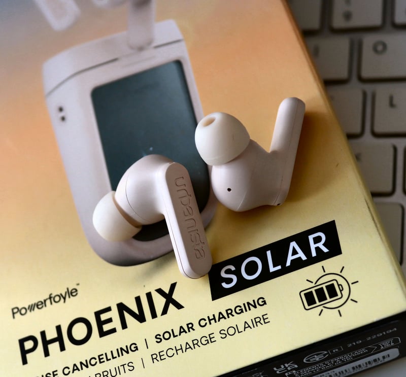 Urbanista Phoenix Review and box