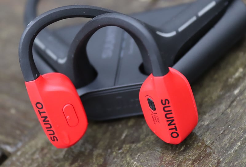 Suunto Wing Charging Hero